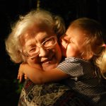 Vorlesegeschichten für Kinder Oma und Enkelin