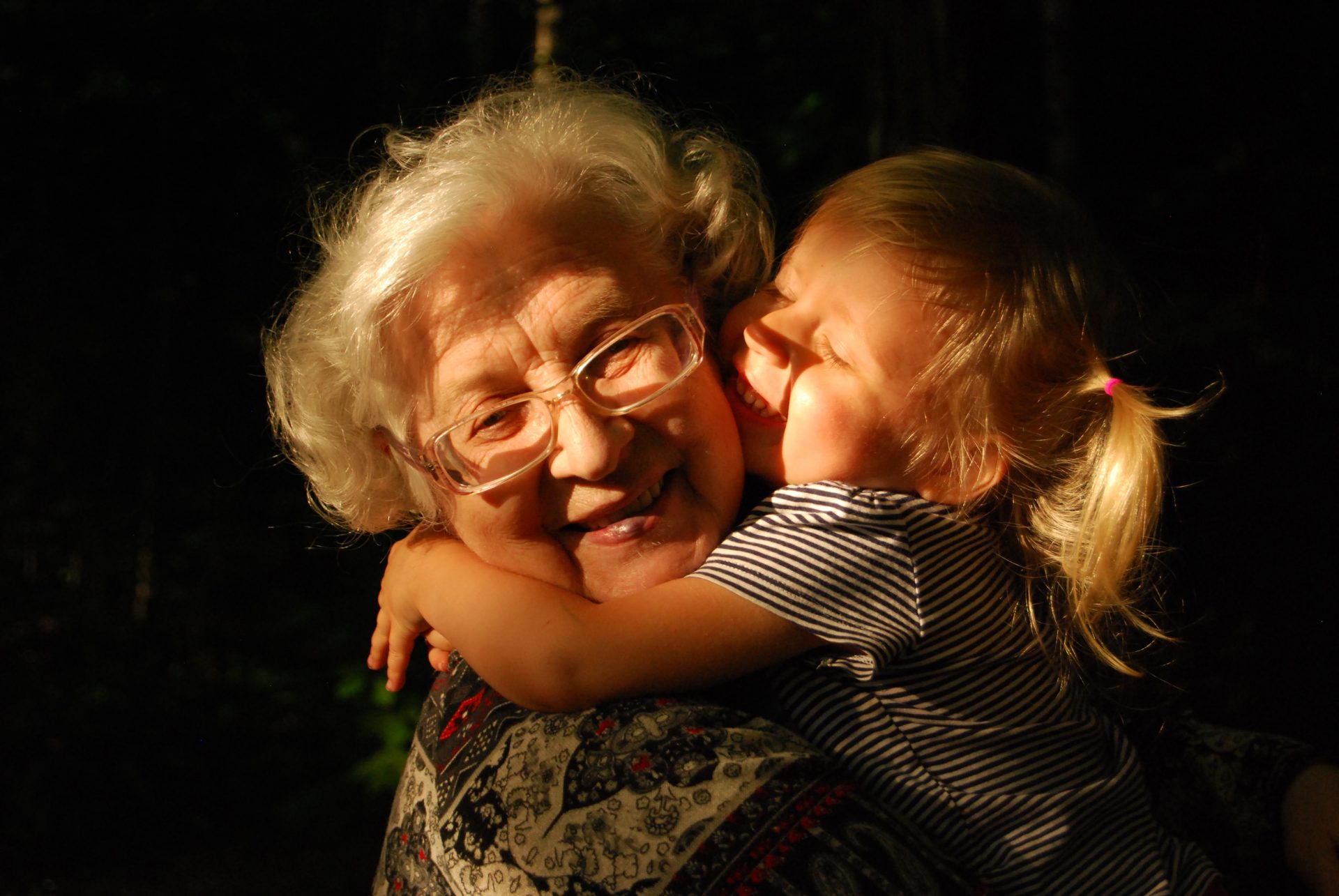 Vorlesegeschichten für Kinder Oma und Enkelin