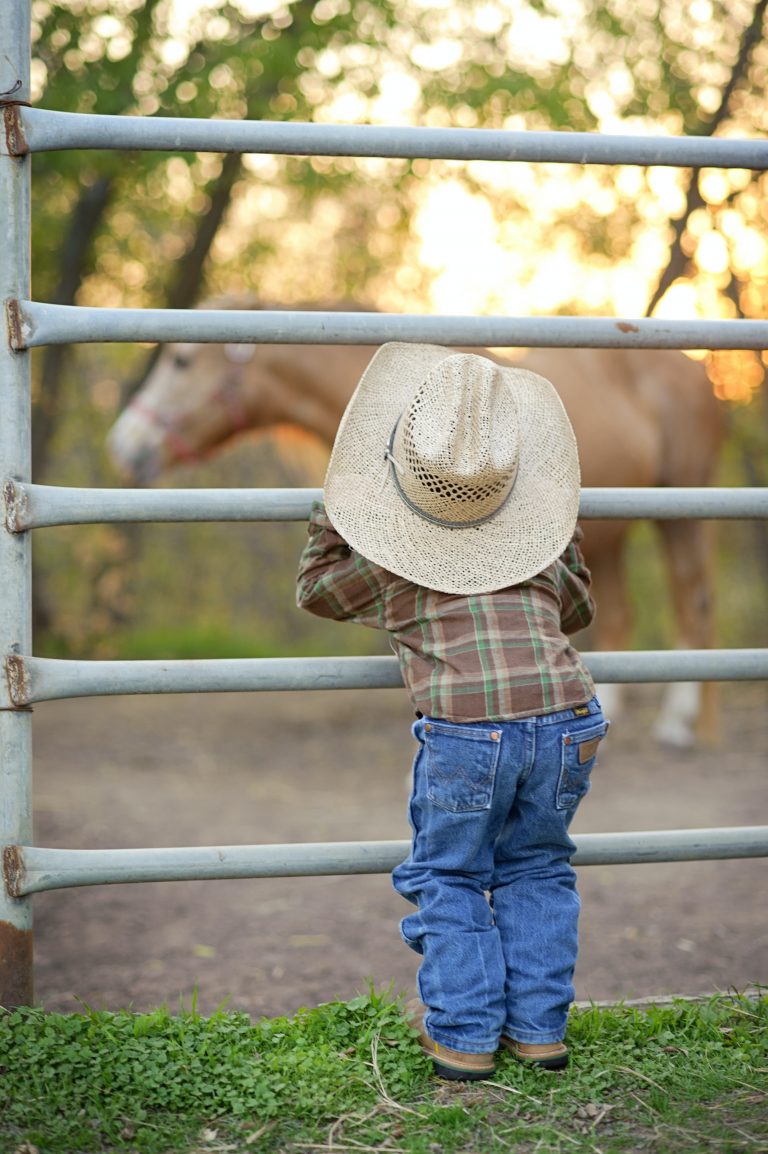 Minutengeschichten für Kinder Junge als Cowboy