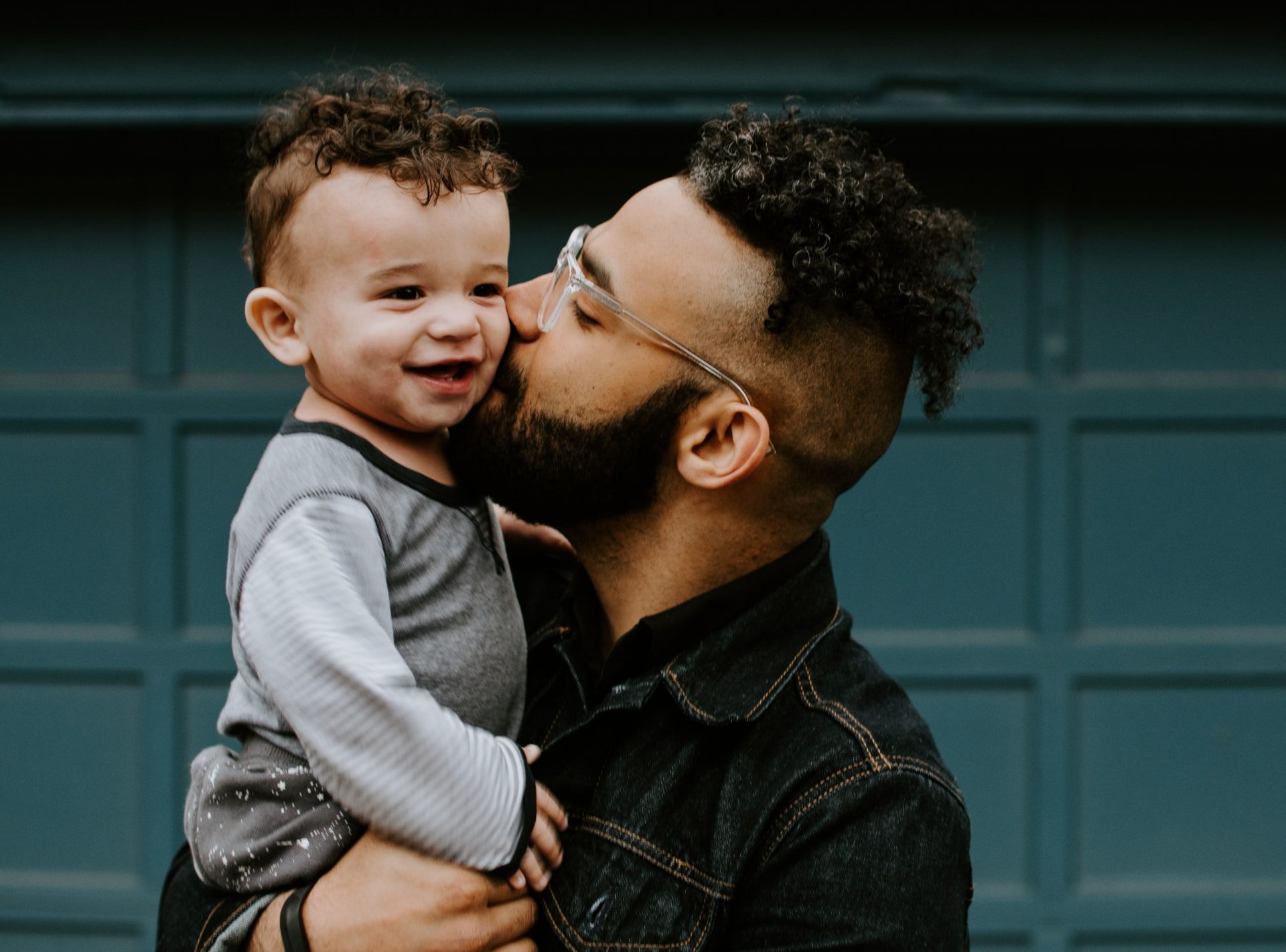 Vorlesegeschichten für Kinder Papa mit Sohn