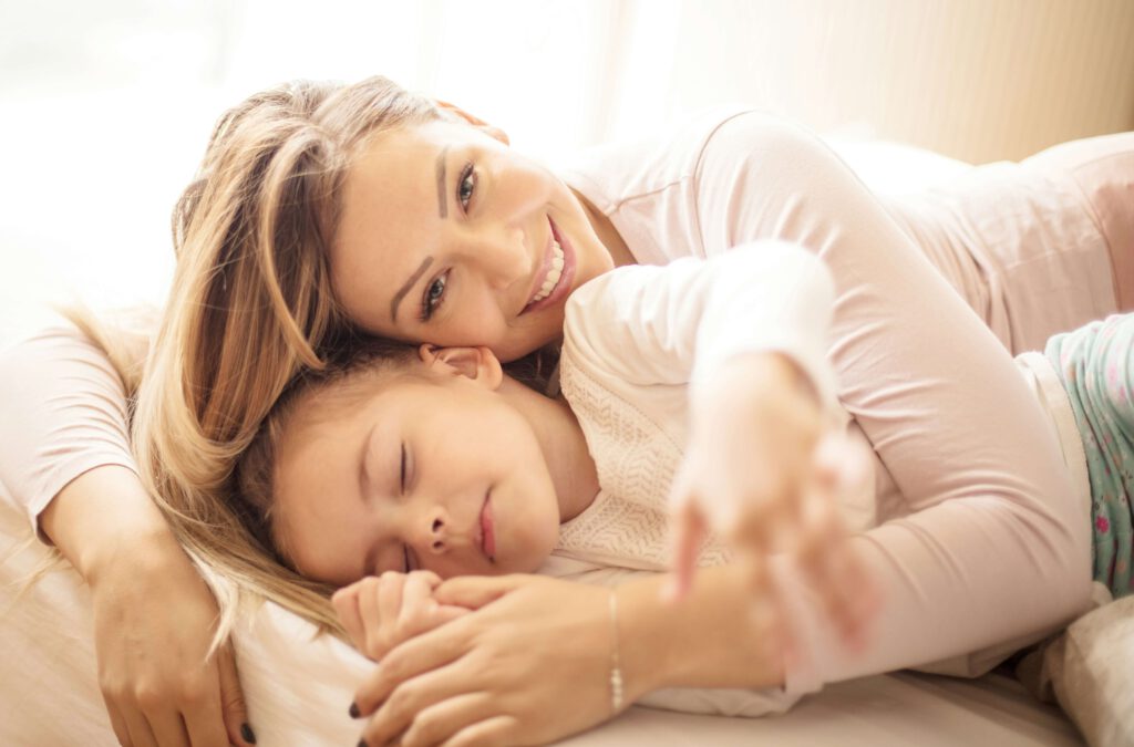 Gute Nacht Geschichten für Kinder Mama und Tochter