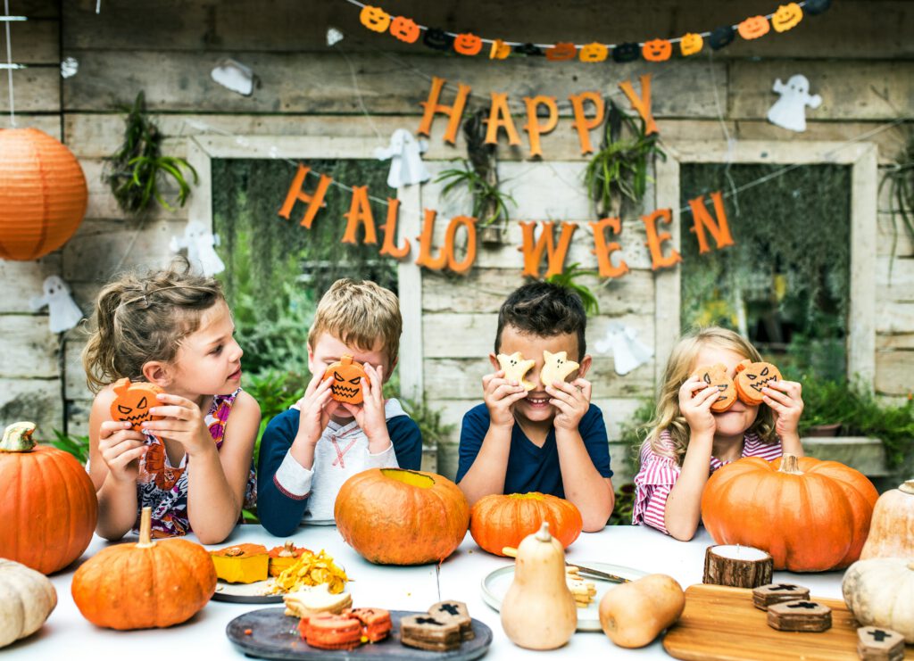 Halloweengeschichten für Kinder - verkleidete Kinder